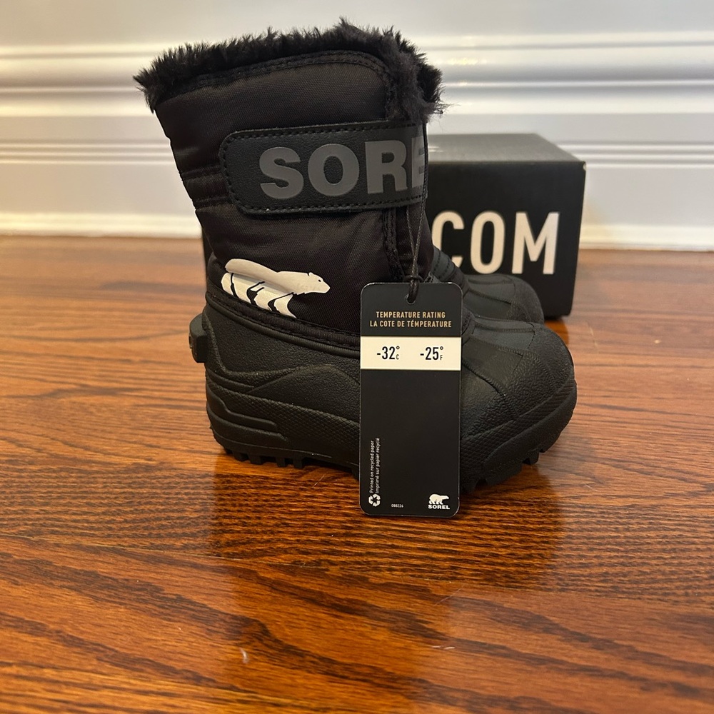 NWT in Box Sorel Black Winter Boot with Fuzzy Texture and Chunky Sole